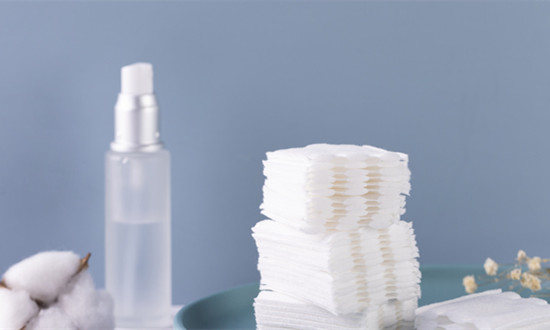国内化妆品市场消费持续攀升 化妆棉行业未来发展态势分析