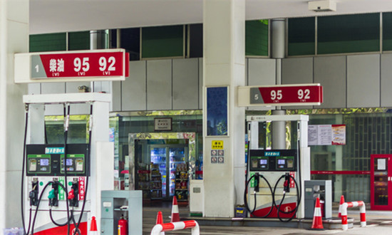 杭州加油站已进化到机器人加油 加油站行业未来市场前瞻分析