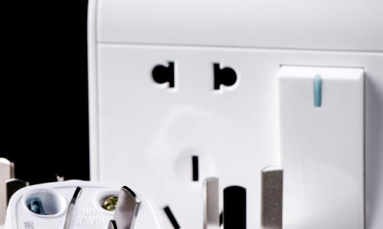 消费者对开关插座的消费需求主要分为三个层次：安全、个性化、智能​  开关插座产业市场分析