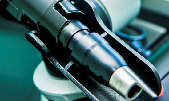 随着激光清洗技术的迅猛发展  激光清洗机产业市场规模不断扩大