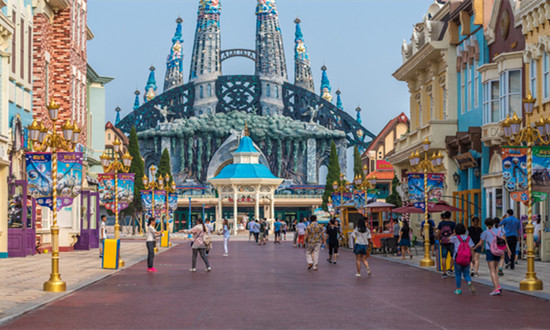 主题公园“焕新”冲刺2024开门红 游乐类主题公园行业未来投资分析