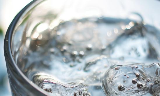 目前我国苏打水品类进入高速增长和高速扩容的发展阶段  