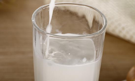 牛奶行业发展如何?牛奶国标修订 纯牛奶或禁用复原乳