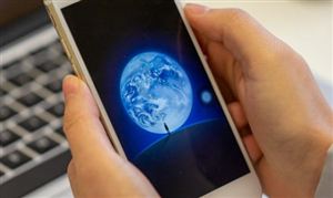 最新数据显示中国智能手机市场已经开始回暖  024年全球和中国智能手机市场均有望实现同比正增长