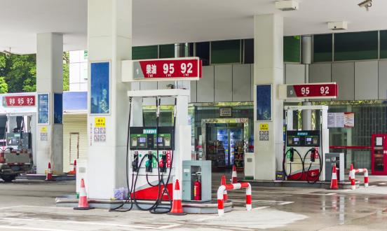成品油行业市场分析 油价迎2024年首调，加满一箱92号汽油多花8元
