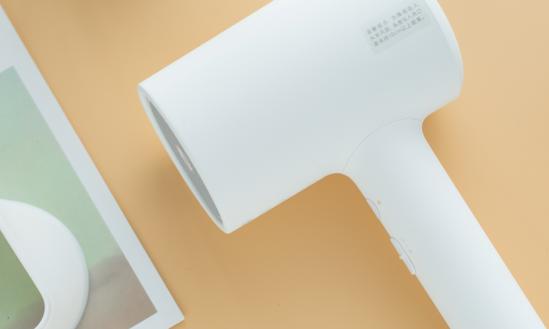 高速吹风机作为吹风机中更具有性能优势的新型产品呈现蓬勃发展之势  吹风机行业市场分析