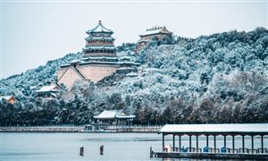 元旦假期冰雪游火爆 2024年旅游产业发展趋势分析