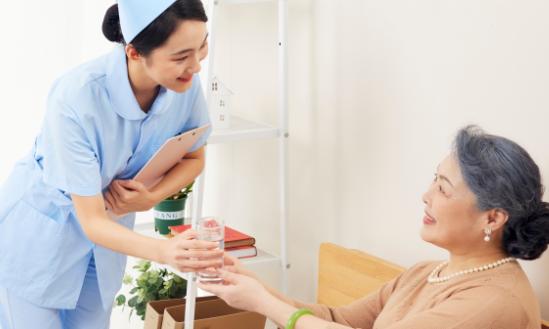 目前养老护理行业的竞争格局呈现出多元化和差异化的特点