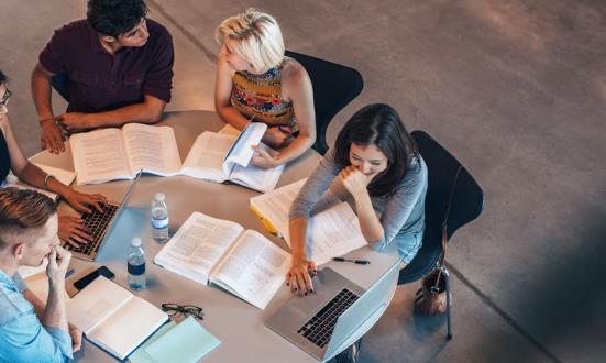 2024成人教育市场现状及发展趋势：成人教育的办学主体呈现多元化趋势