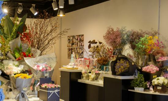 中国花店行业的市场规模在近年来不断扩大​  花店转型线上是必然趋势