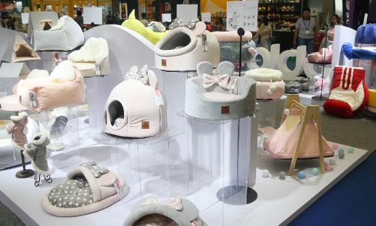 宠物用品及服务市场深度调研分析：预计2025年中国宠物经济产业规模有望达8114亿元