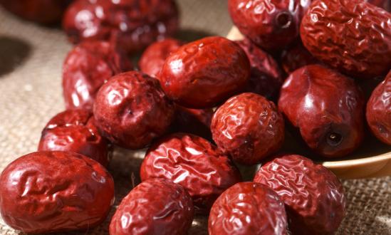 新疆红枣实现了从卖原料到卖产品、卖品牌的多元化转变?  红枣产业市场分析