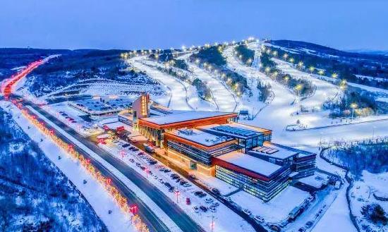 冰雪经济投资价值评估：预计2024年至2025年冰雪休闲旅游收入将达到7200亿元