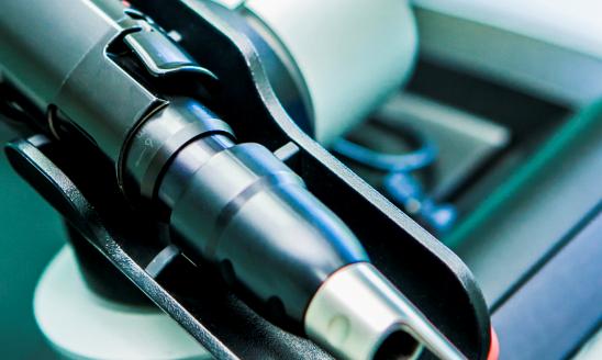 激光清洗在电芯表面洁净能力上可达到Sa3级  除净率99.9%以上   激光清洗机行业分析