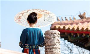 我国新中式服装市场规模已达10亿元级别 民族服装行业未来前景分析2024