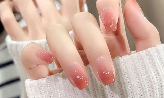 美甲行业市场深度分析与消费趋势2024