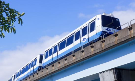 轻轨作为改善城市交通现状的有效载体  成为现代化大都市的重要选择  我国轻轨发展现状