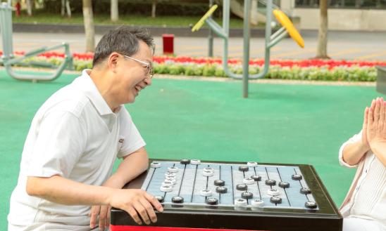 养老机构行业发展现状：目前我国的养老模式结构为居家养老占市场份额96%  机构养老仅占1%