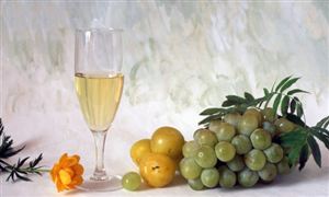 2024年中国半甜白葡萄酒行业发展背景及重点企业情况