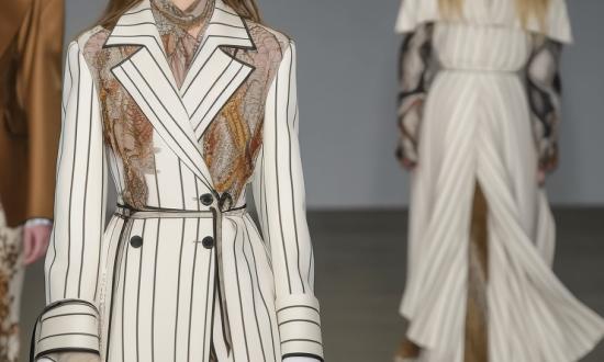 我国女装产业市场行情分析：中高端女装零售额占女装市场的比例呈稳步上升趋势