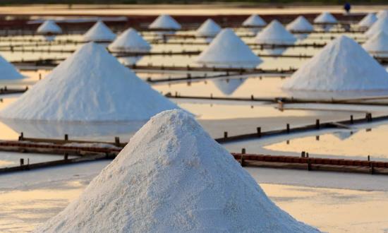 碳酸锂期货价格7连涨  2024碳酸锂供需格局与价格走势预测