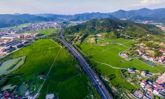 2024年中国新农村建设行业产业链的上下游结构及重点企业