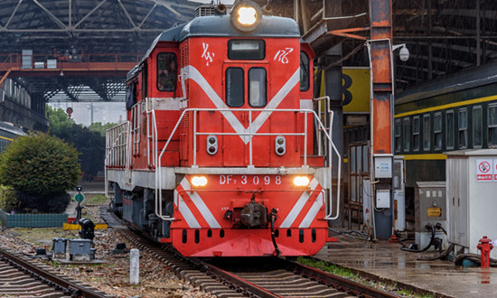 全国铁路机车拥有量达2.24万台 铁路机车行业市场竞争及前景分析