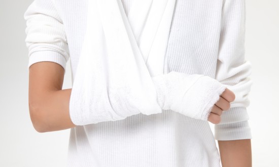 2024年中国骨折固定材料行业的产业链上下游结构及市场供需分析