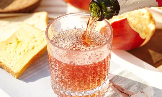 果酒产业现状及发展趋势分析：2025年果酒市场规模将接近1万亿