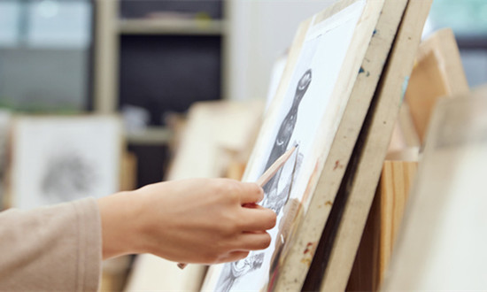 我国历年艺考报名人数及增速 艺考培训行业市场变化趋势分析