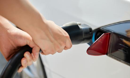 2024年充电设施行业现状 2月公共充电桩同比增长51.2%