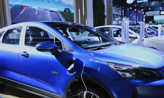 市场投资机会：2024年中国新能源汽车产销量占全球比重超60%