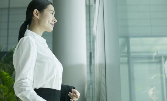 2024年中国女装市场深度调查研究报告：广州女装借直播电商之力乘风破浪