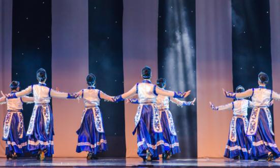 民族服装行业深度分析：民族服装市场的需求有望持续增长