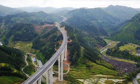 2024公路建设行业深度研究与未来趋势：推动行业向低碳、环保方向转型