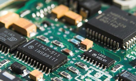 电源管理芯片行业前景投资机会：2025年中国电源管理芯片市场规模有望达235亿美元