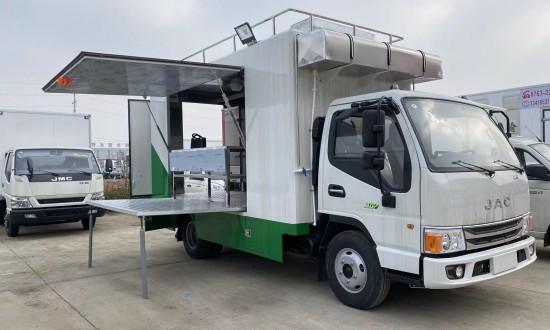 2024年中国流动餐饮车行业的产业链供需布局及发展趋势分析