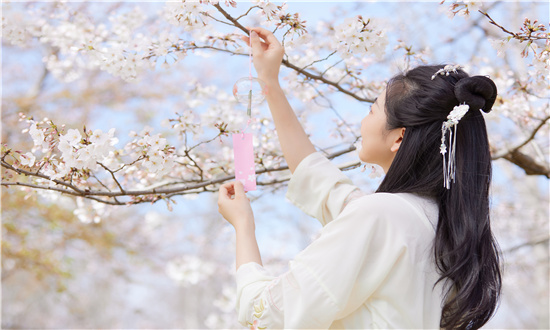 汉服行业市场发展现状及未来发展前景趋势分析