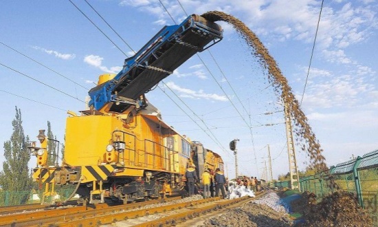 2024年养路机械行业的产业链供需布局及发展趋势分析