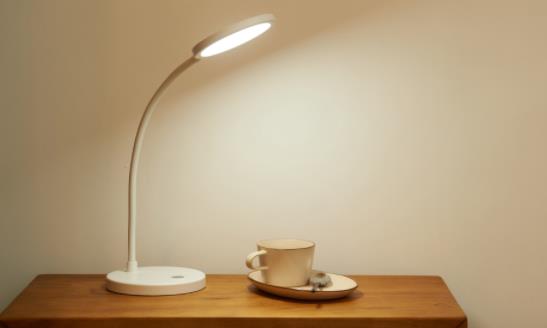 以读写台灯和触摸台灯为例分析中国台灯行业发展前景