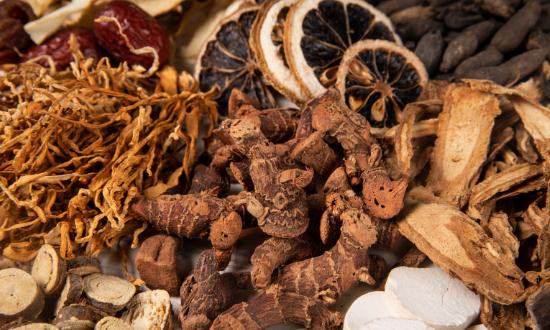 中草药行业市场发展现状及产业链竞争格局分析2024