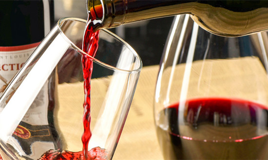 去年全球葡萄酒产量消费量双降 葡萄酒产业供需及市场发展分析