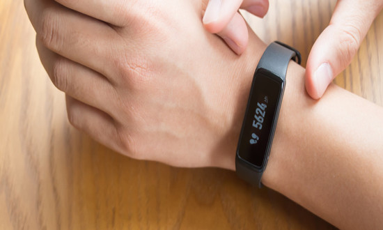 老人智能手环的巨大市场潜力 2024智能手环行业市场前景预测