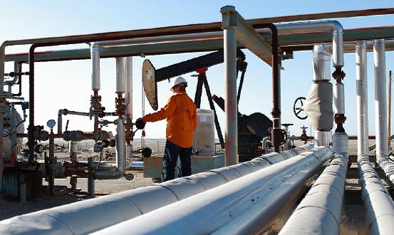 油田化学品行业全景调研 油田化学品市场预计到2027年将超过430亿美元