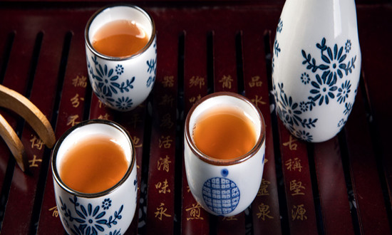 黄酒概念盘中拉升 黄酒行业市场前景预测