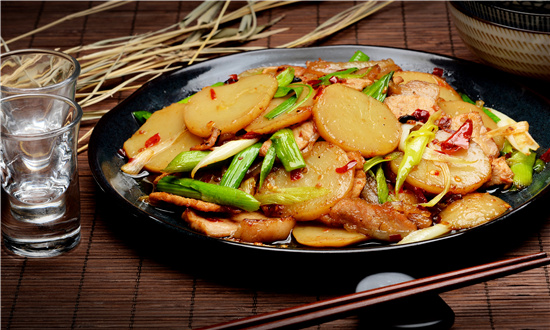 预制菜行业市场分析深度调研 预测2024年我国预制菜市场规模将增长至5705亿元