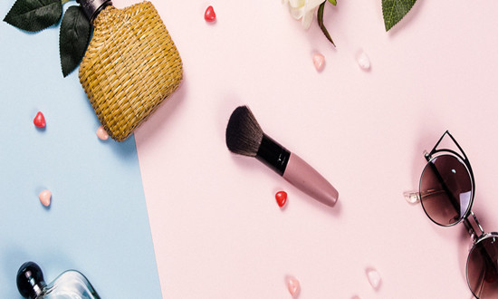 企业纷纷入局口红市场 唇彩行业市场前景预测2024