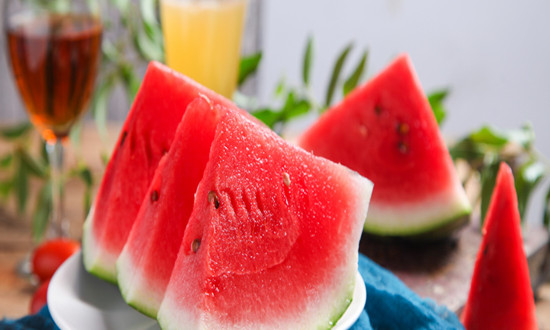 西瓜甜蜜上市 西瓜行业市场现状及前景趋势分析