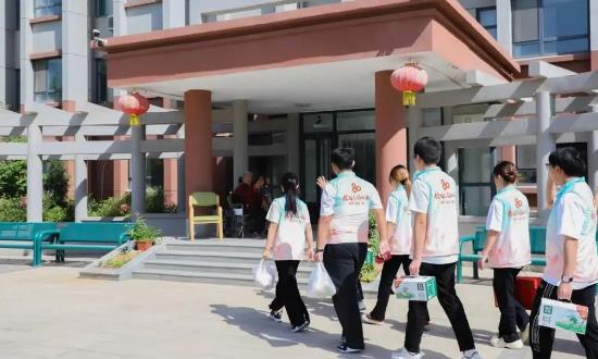 社区服务行业市场运行现状与投资环境分析2024