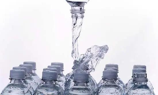 行业发展分析：预计到2025年瓶装水市场规模将突破3000亿元